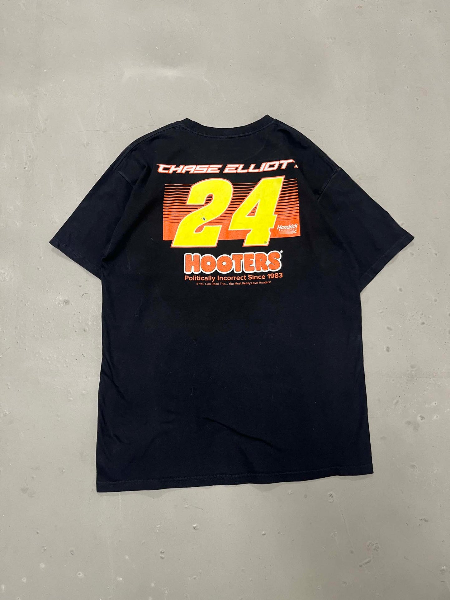 Vintage Chase Elliot Hooters t-shirt - L